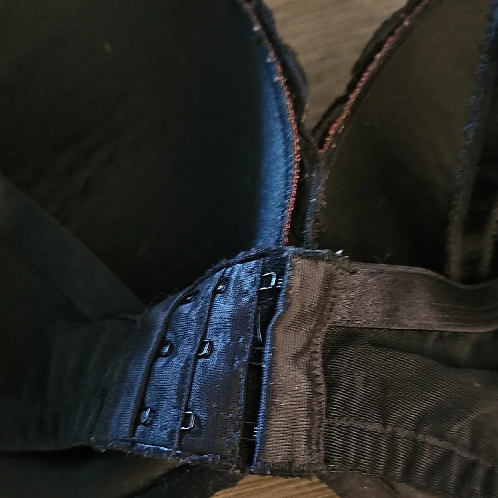 Cacique Pink and Black Face Mask - Picture 4 of 5